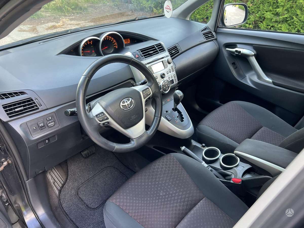 Toyota Verso, 2.2 l., hatchback