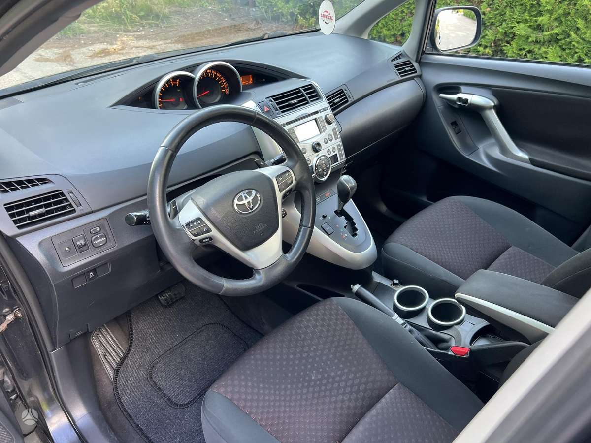 Toyota Verso, 2.2 l., Хэтчбек