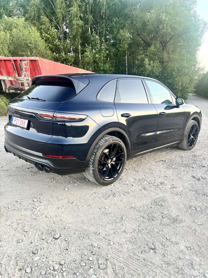 Porsche Cayenne - 4