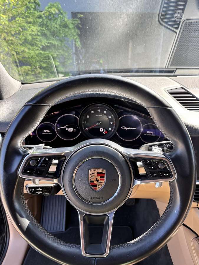 Porsche Cayenne - 7