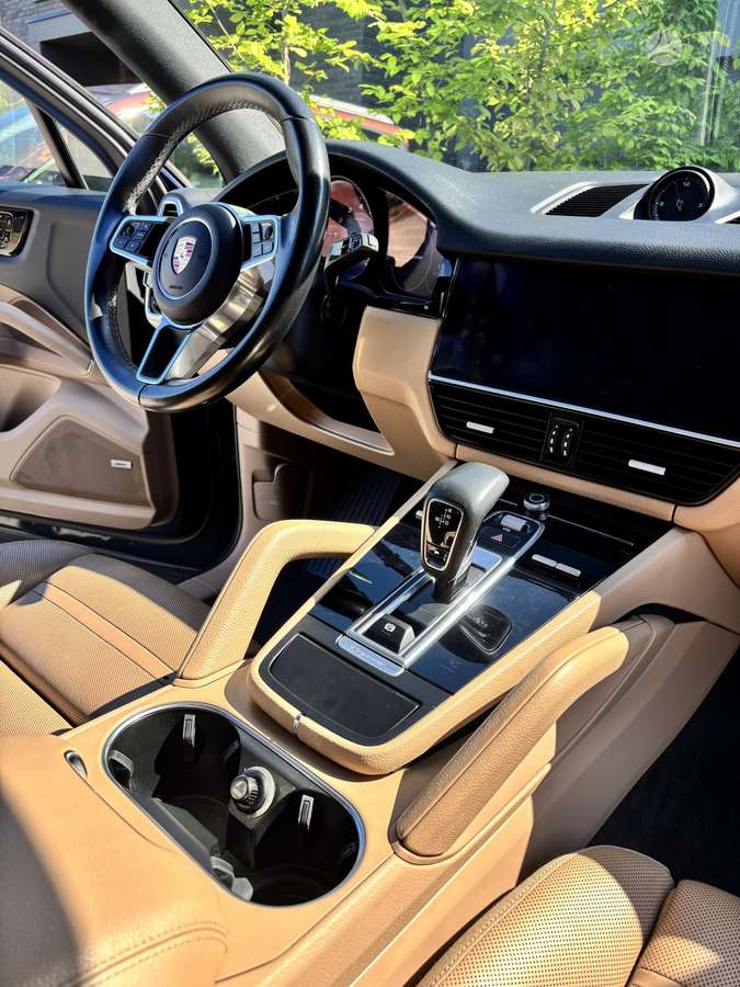 Porsche Cayenne - 8