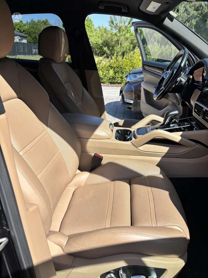Porsche Cayenne - 9