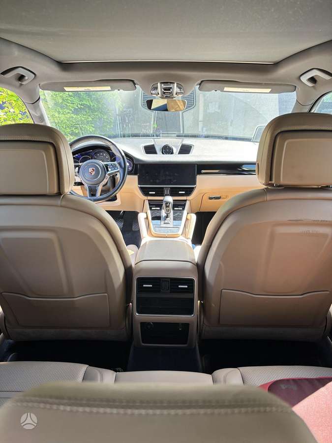 Porsche Cayenne - 10