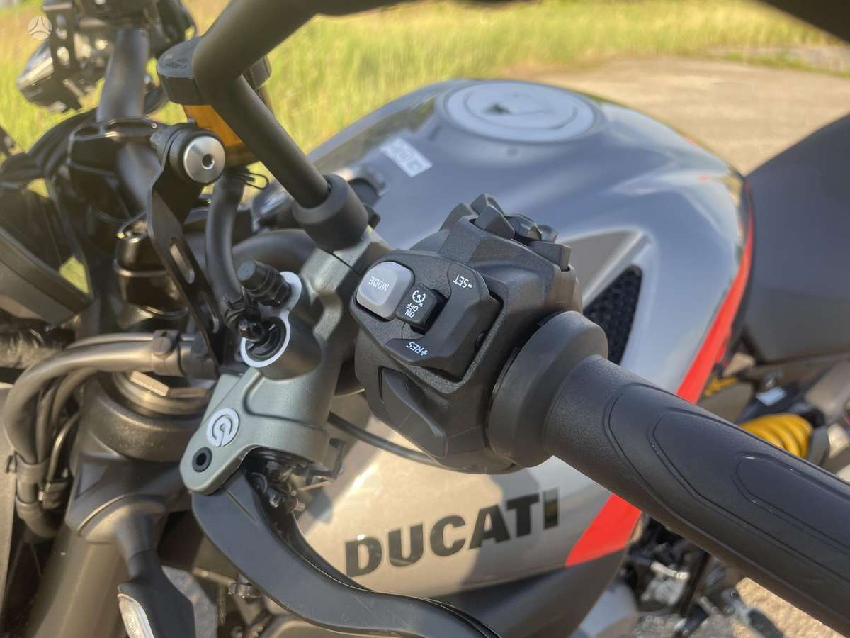 Ducati Monster 890cc, street / классические