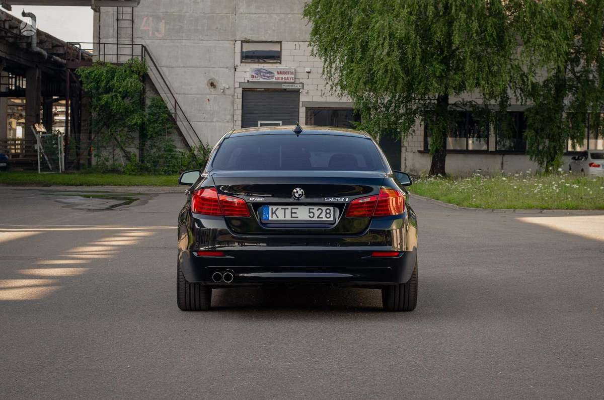 BMW 528, 2.0 l., saloon / sedan
