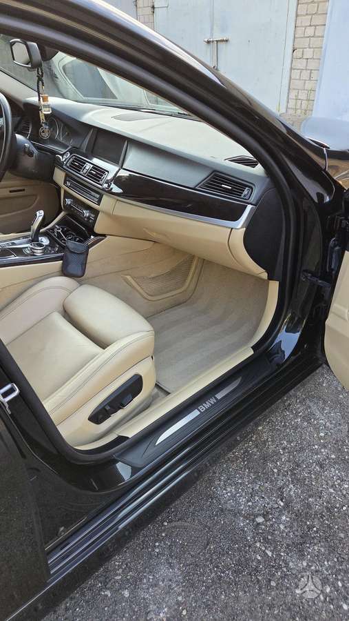 BMW 528, 2.0 l., saloon / sedan