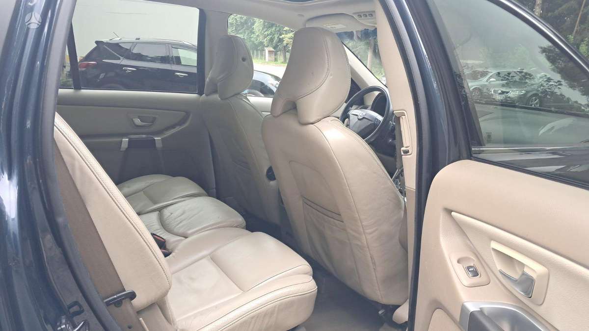 Volvo XC90 - 9