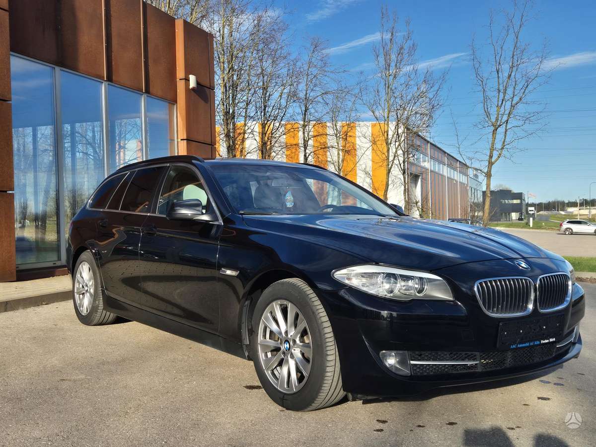 BMW 520, universalas