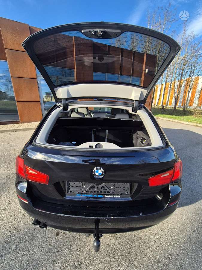 BMW 520, universalas