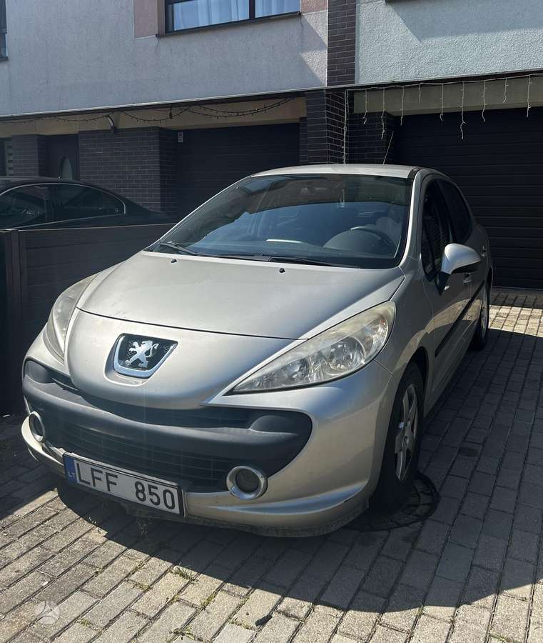 Peugeot 207 - 1