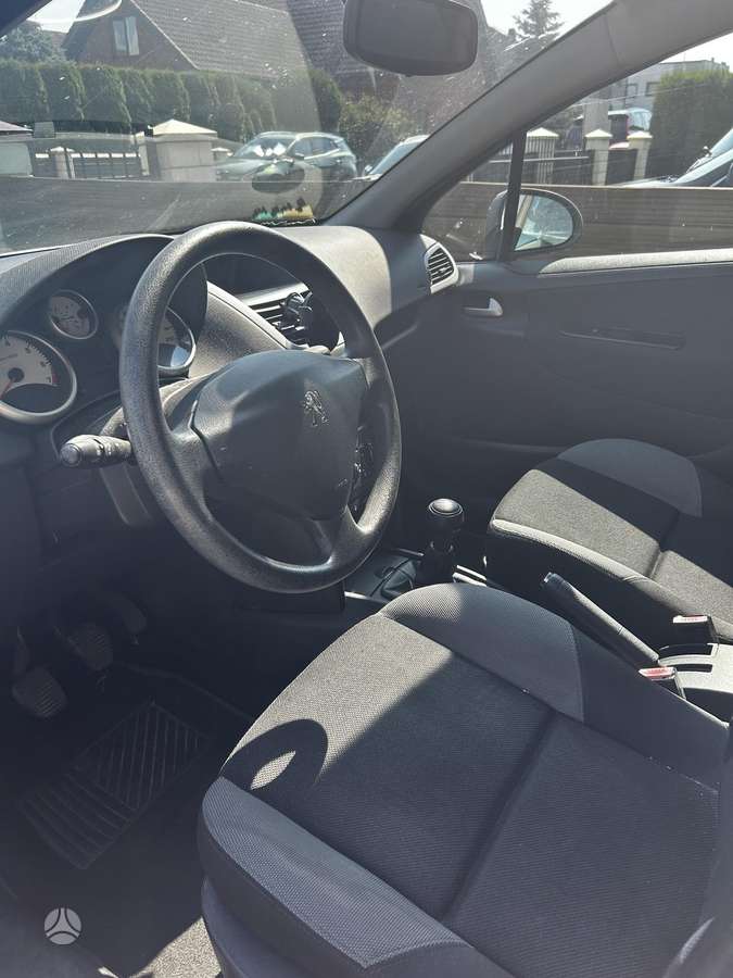 Peugeot 207, 1.4 l., hatchback