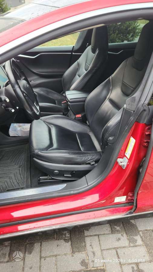 Tesla Model S - 10