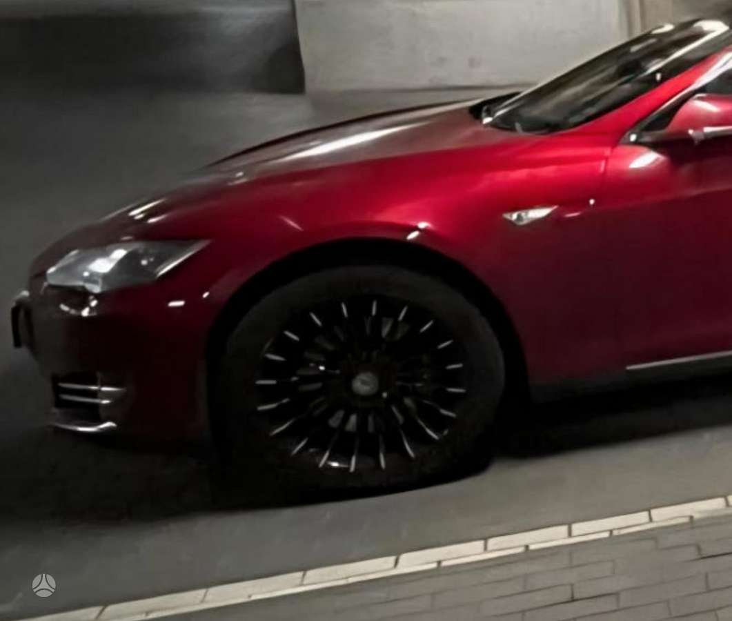 Tesla Model S, 85 kWh, hatchback
