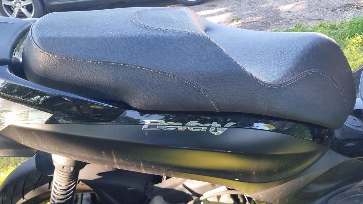 Piaggio Beverly 330cc, scooters / mopeds