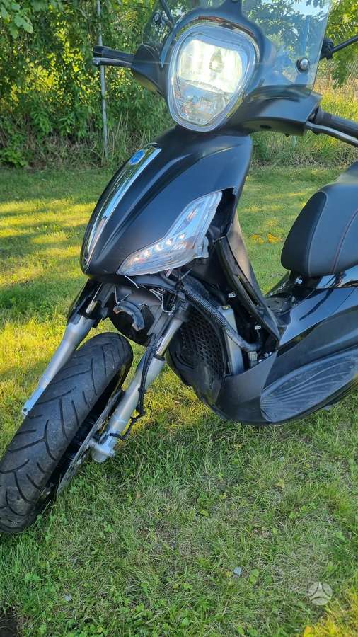 Piaggio Beverly 330cc, scooters / mopeds
