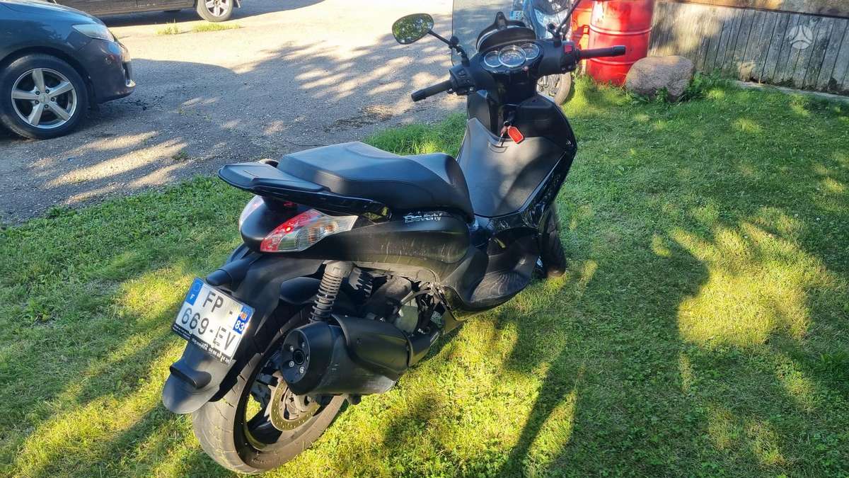 Piaggio Beverly 330cc, scooters / mopeds