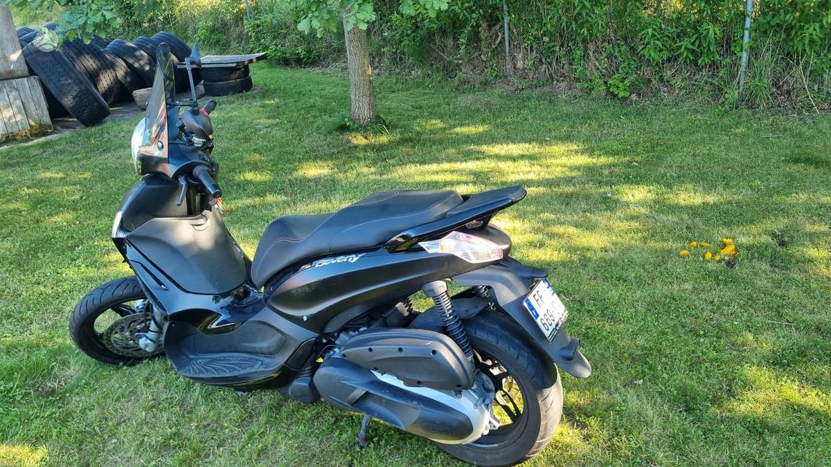 Piaggio Beverly 330cc, scooters / mopeds