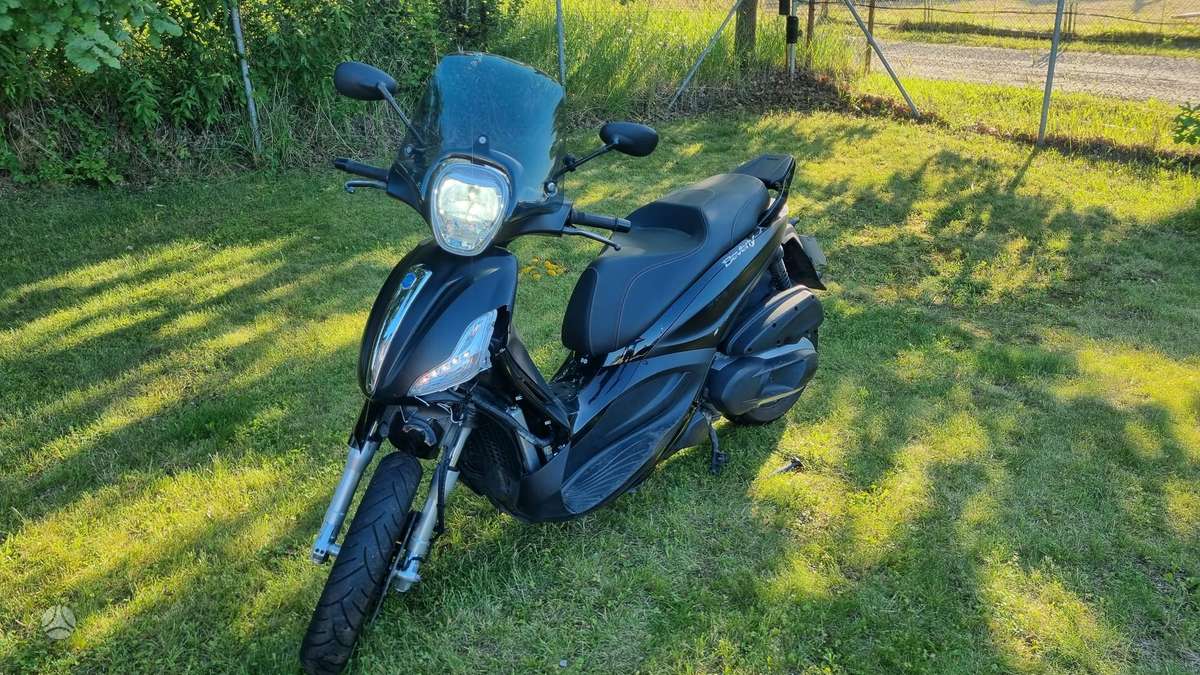 Piaggio Beverly 330cc, мотороллеры / мопеды