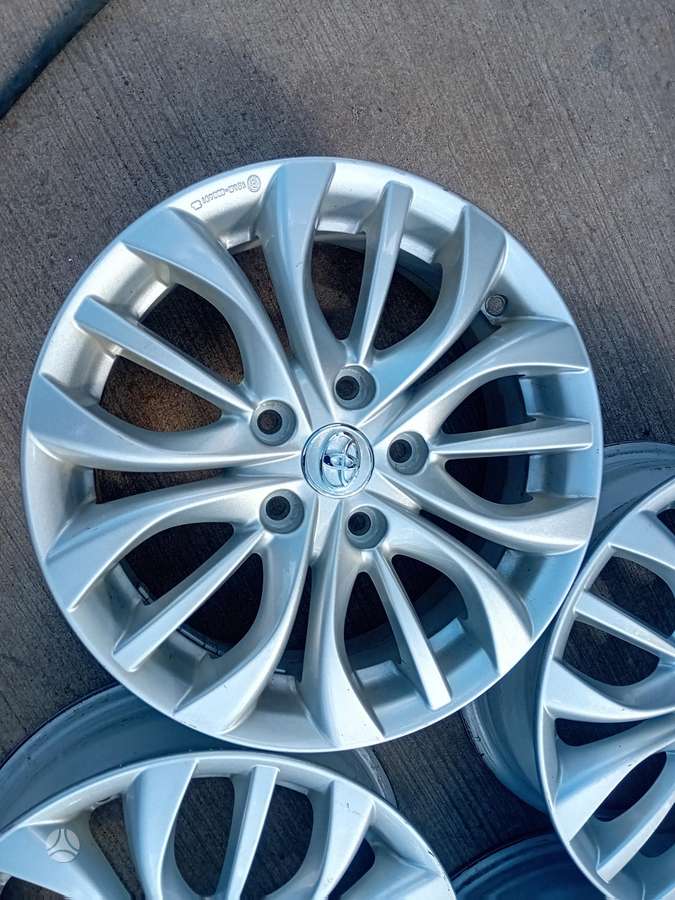 Toyota, lengvojo lydinio, R16