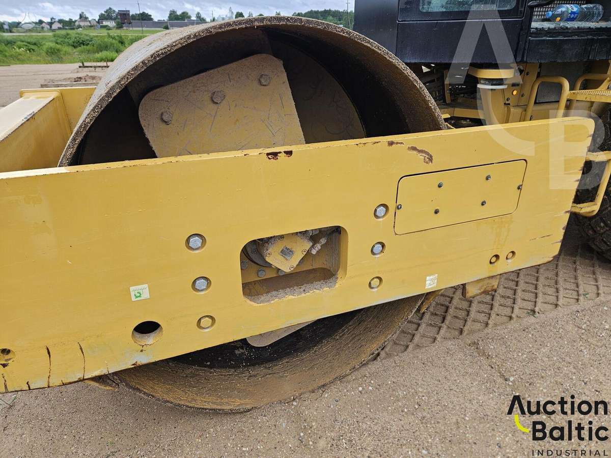 Caterpillar CS 64 B, vibrator / compactor