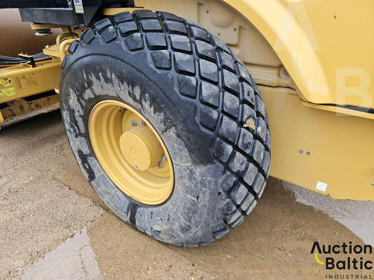 Caterpillar CS 64 B, vibrator / compactor