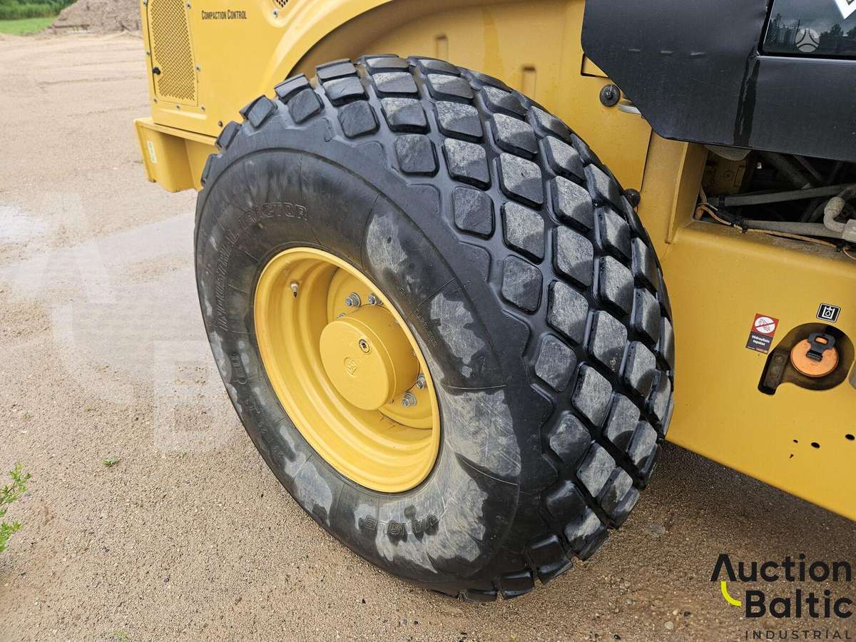 Caterpillar CS 64 B, vibrator / compactor
