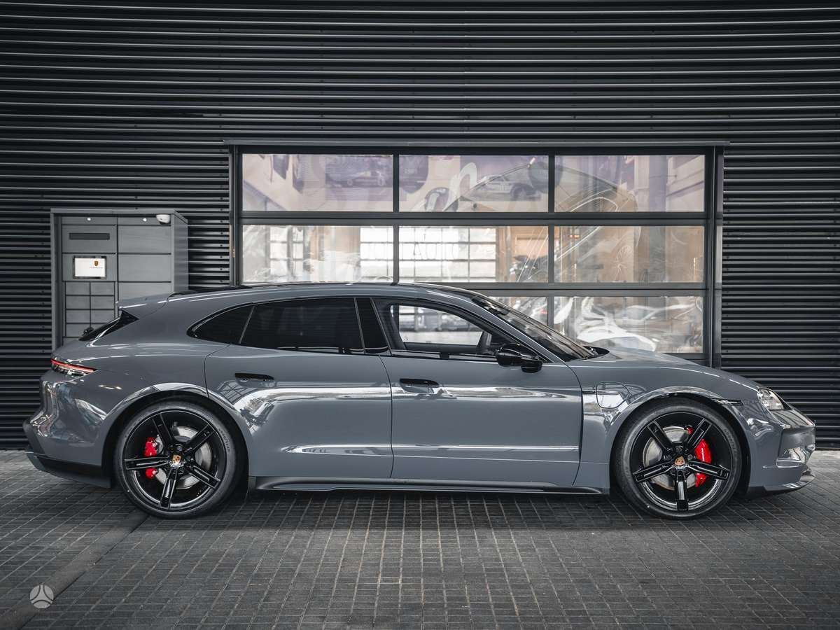 Porsche Taycan, Универсал
