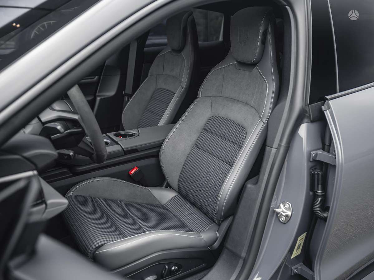 Porsche Taycan, Универсал