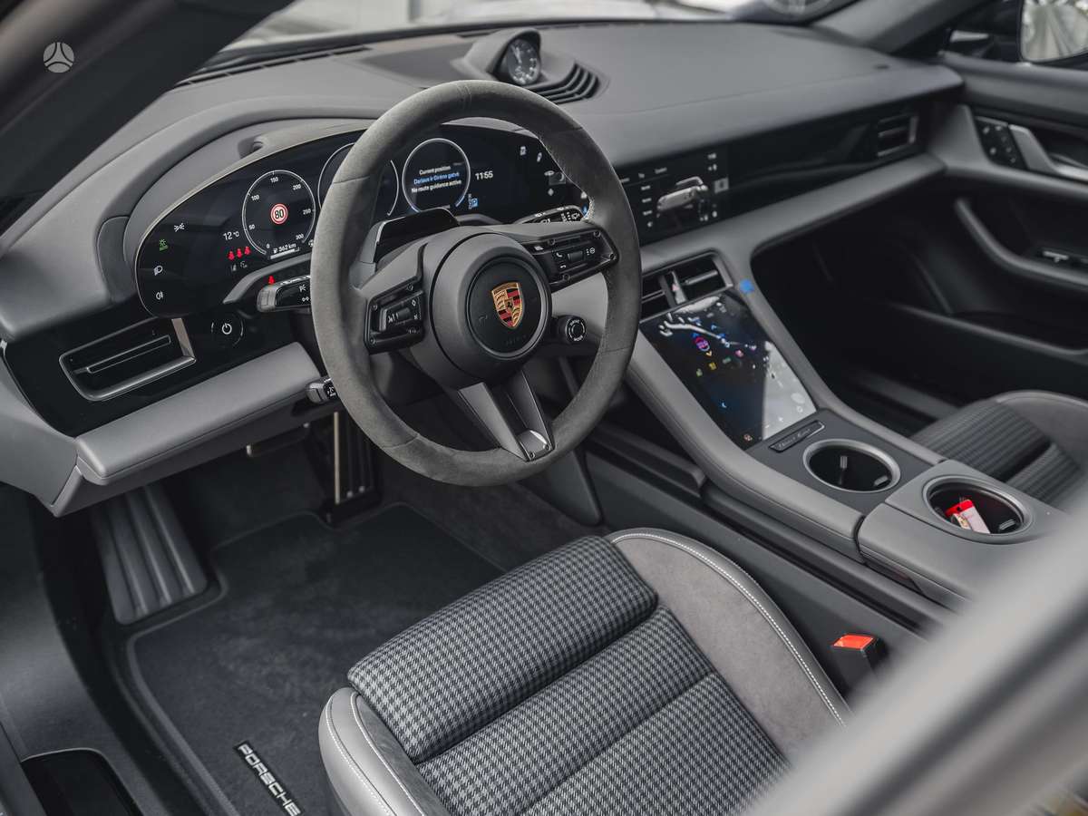 Porsche Taycan, universalas