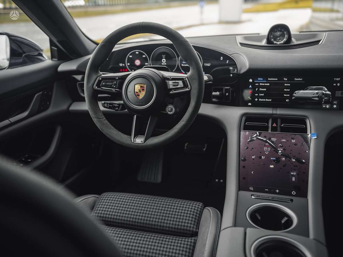 Porsche Taycan, Универсал