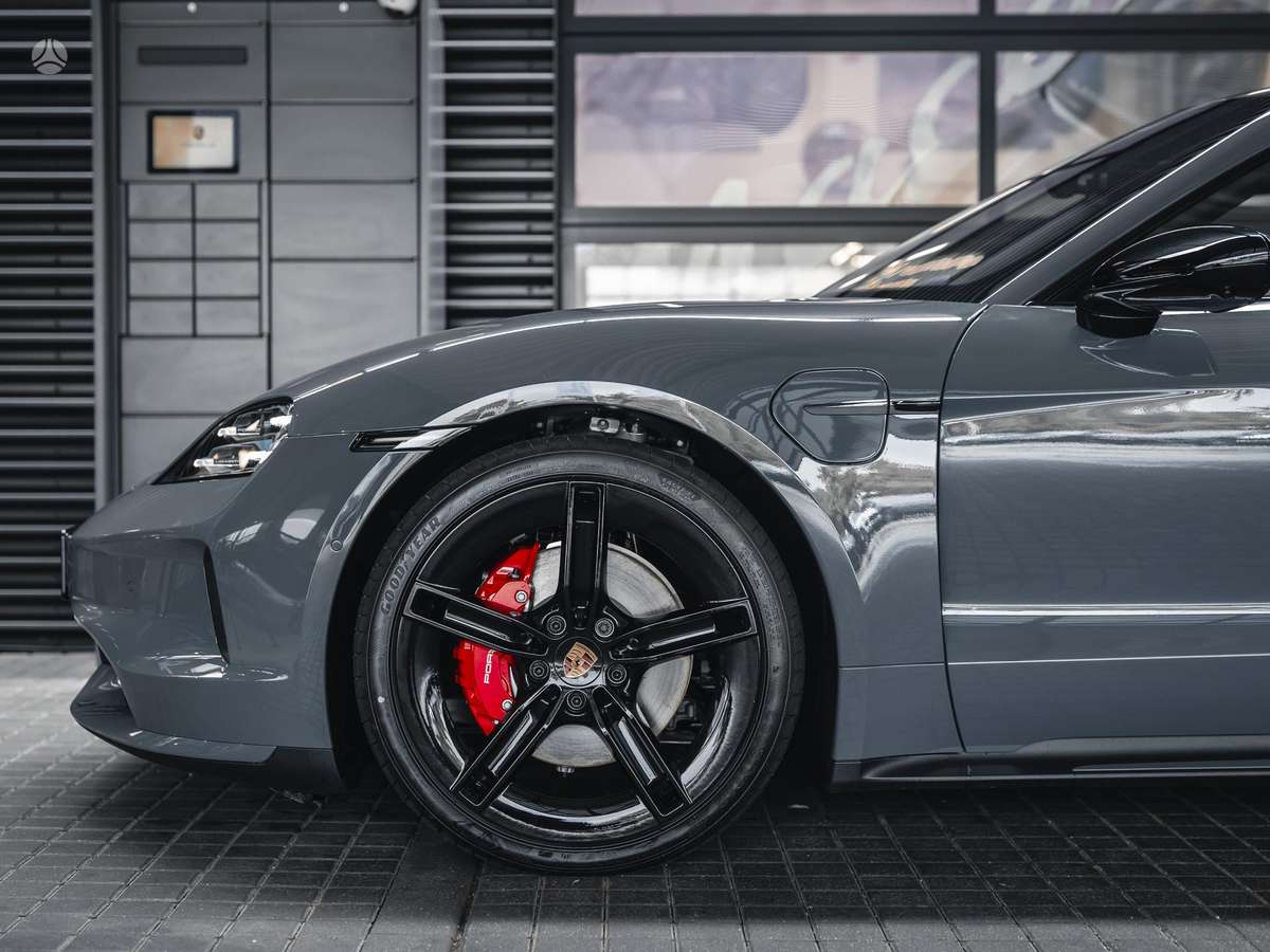 Porsche Taycan, Универсал