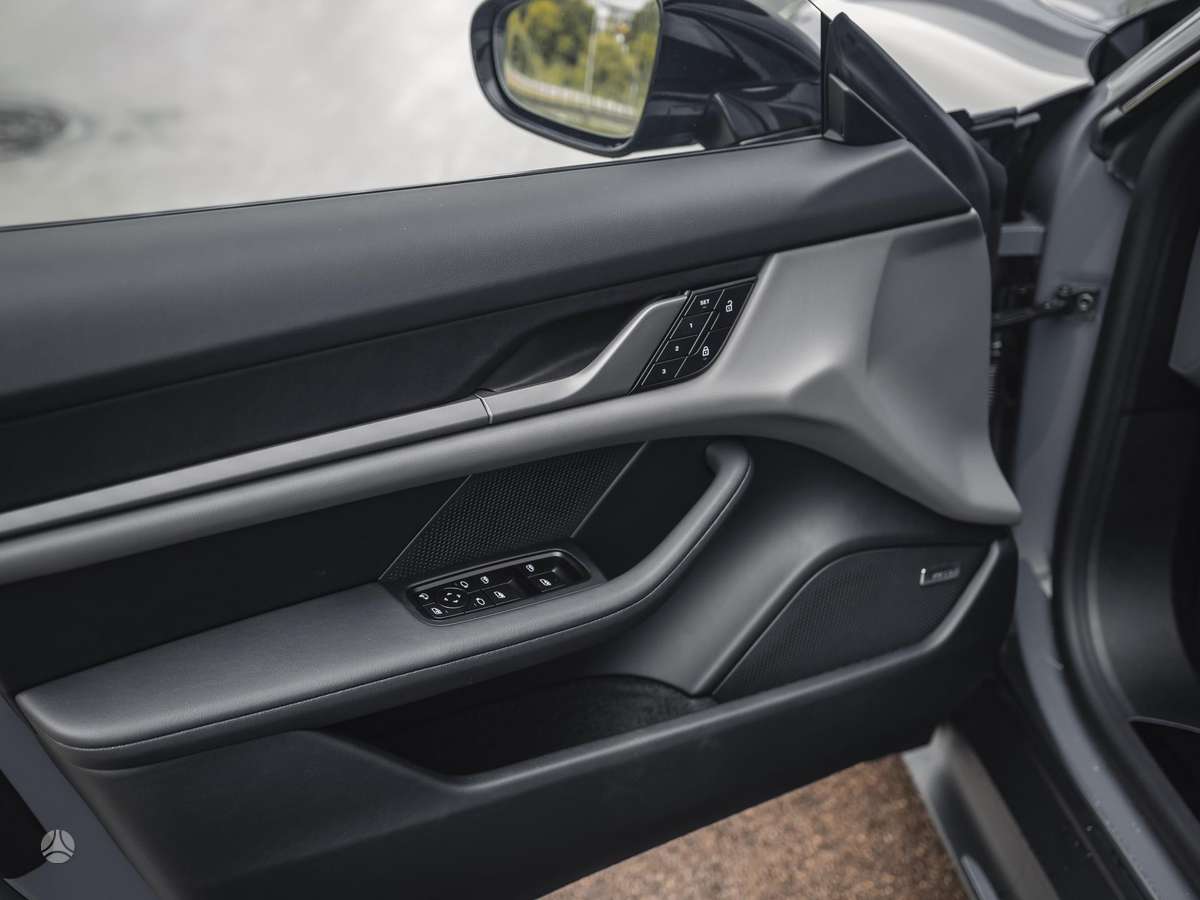 Porsche Taycan, universalas