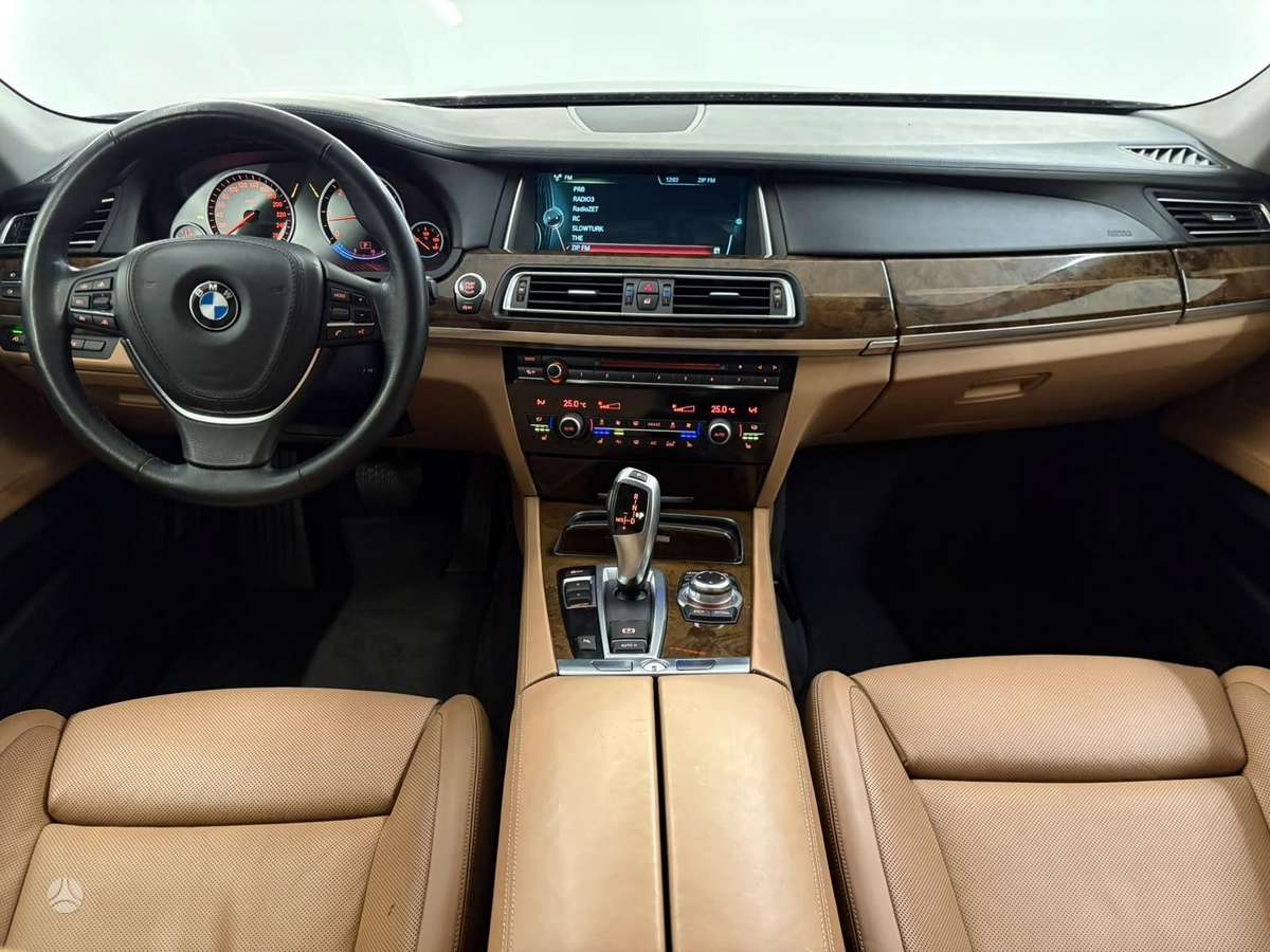 BMW 730, 3.0 l., sedanas
