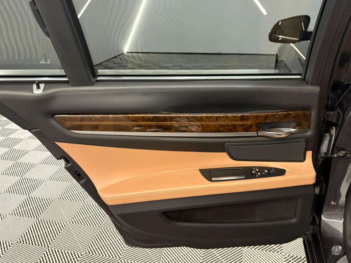 BMW 730, 3.0 l., Седан