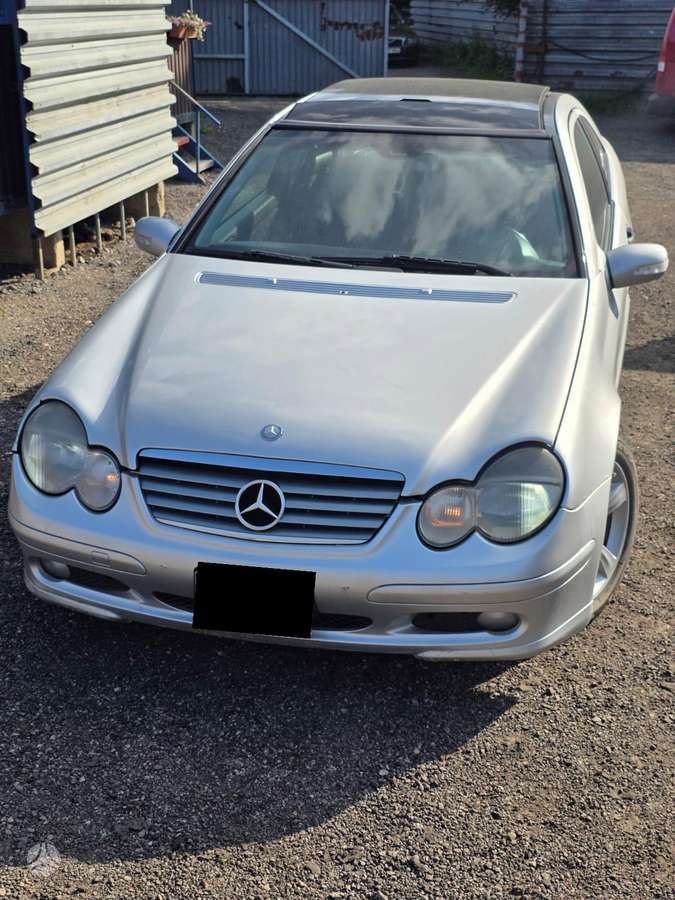 Mercedes-Benz C200 dalimis