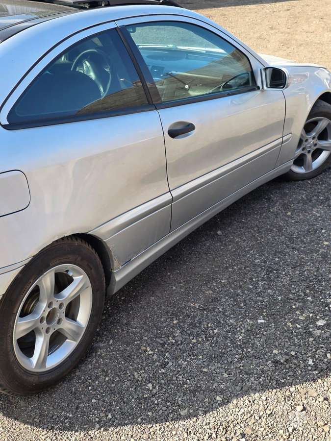Mercedes-Benz C200 dalimis