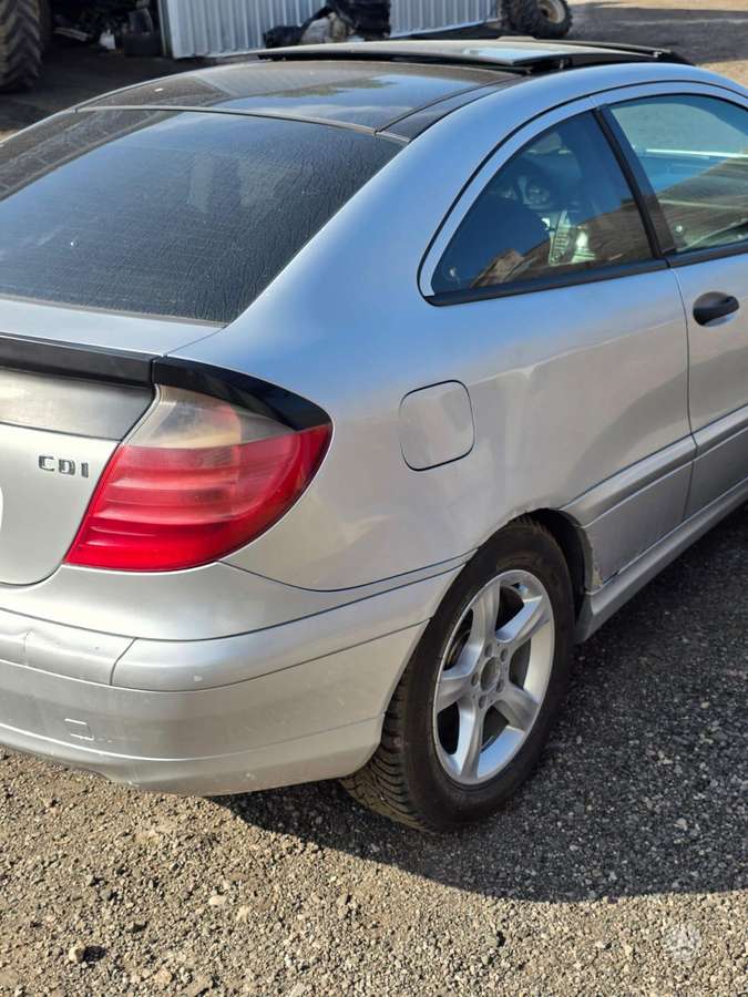 Mercedes-Benz C200 dalimis