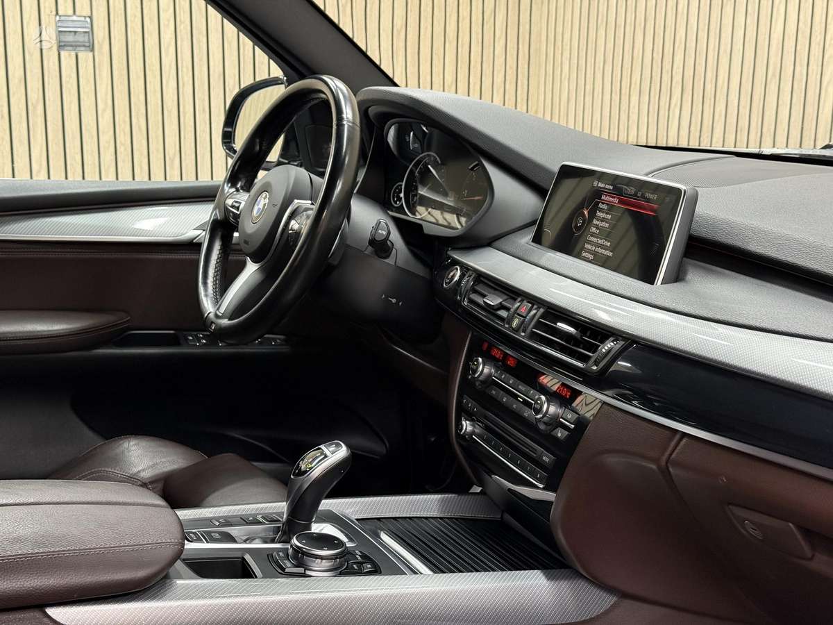 BMW X5, 3.0 l., off-road / crossover