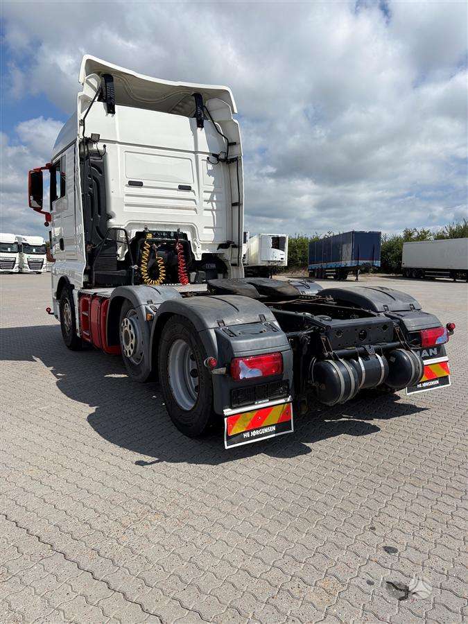 MAN 26.460 6x2, double sleeper