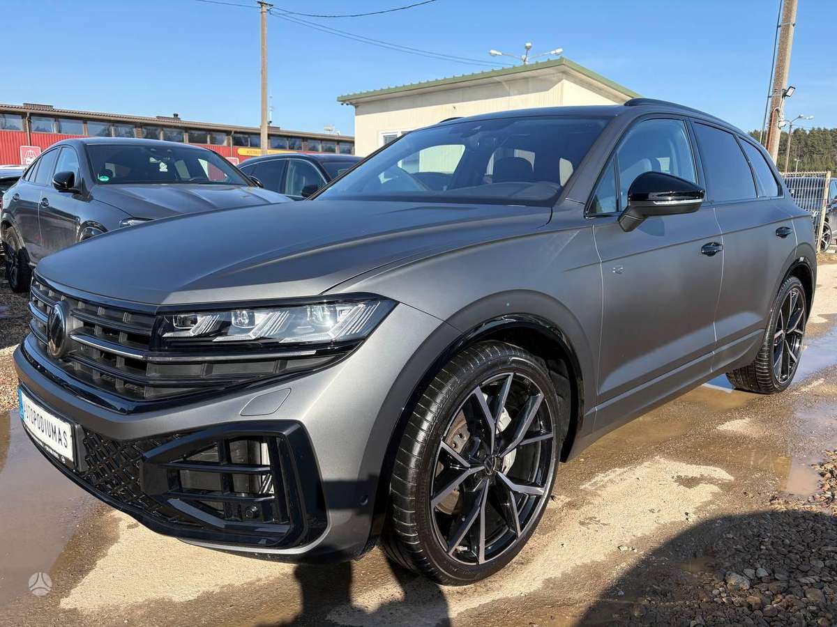 Volkswagen Touareg - 1