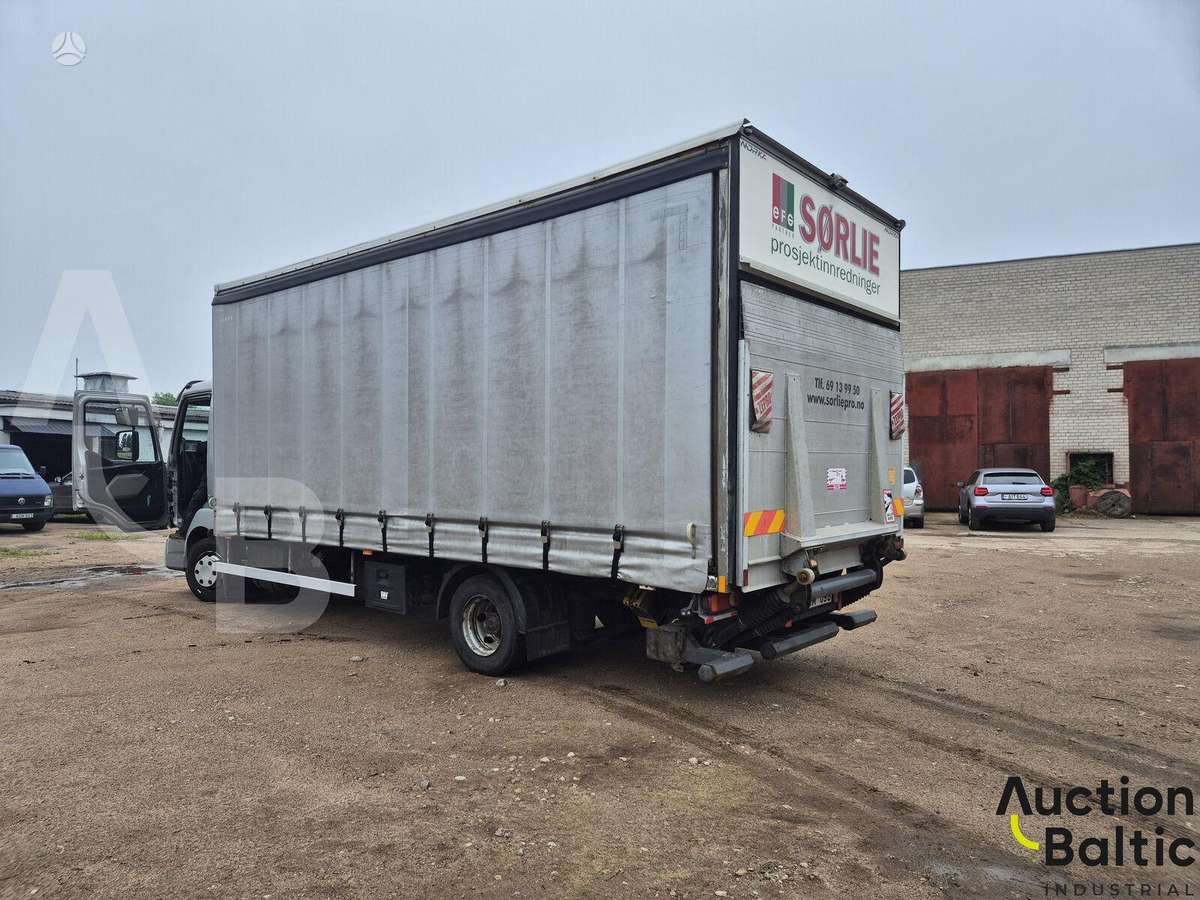 Renault Midlum, dropside with curtains