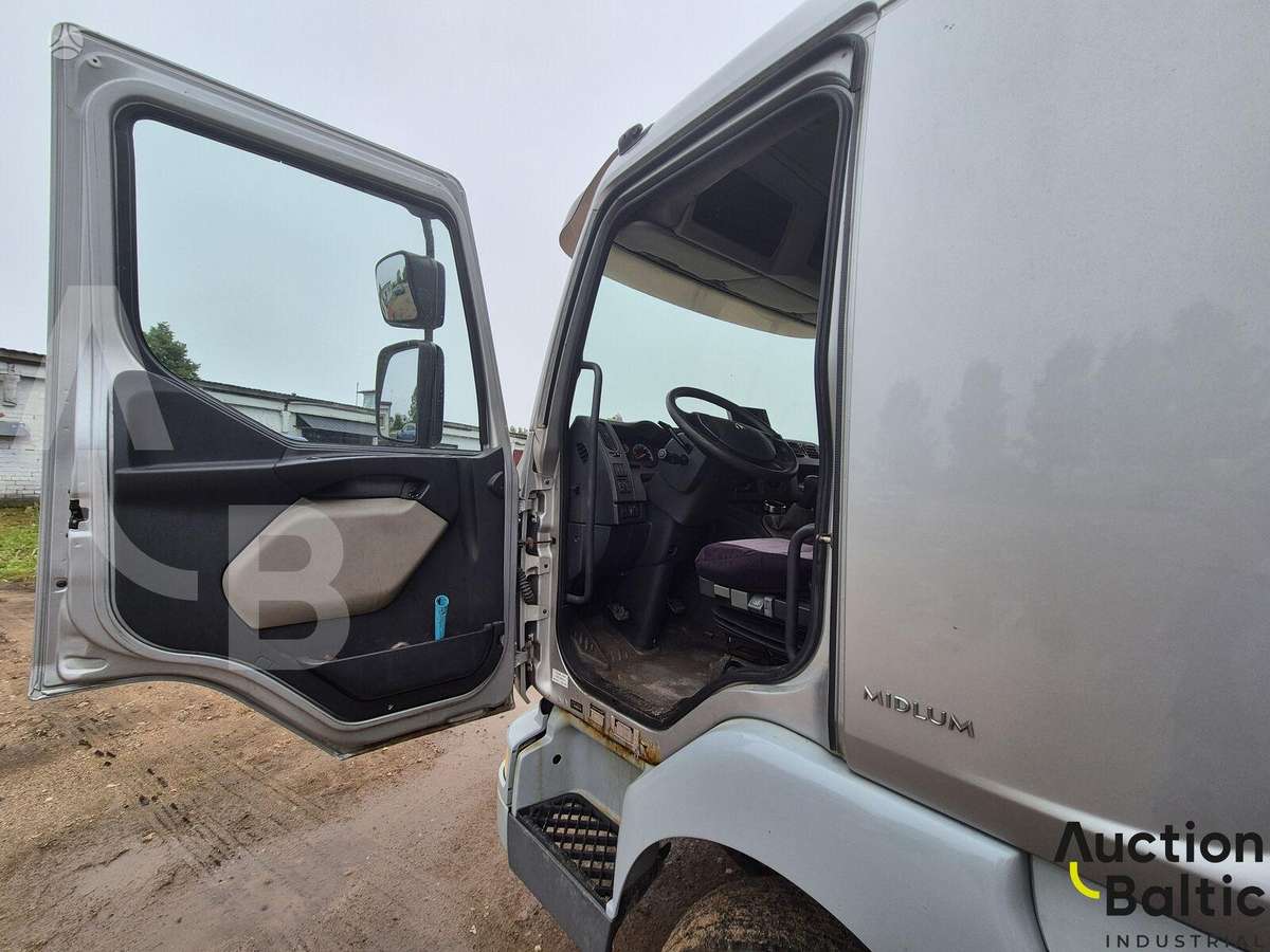 Renault Midlum, dropside with curtains