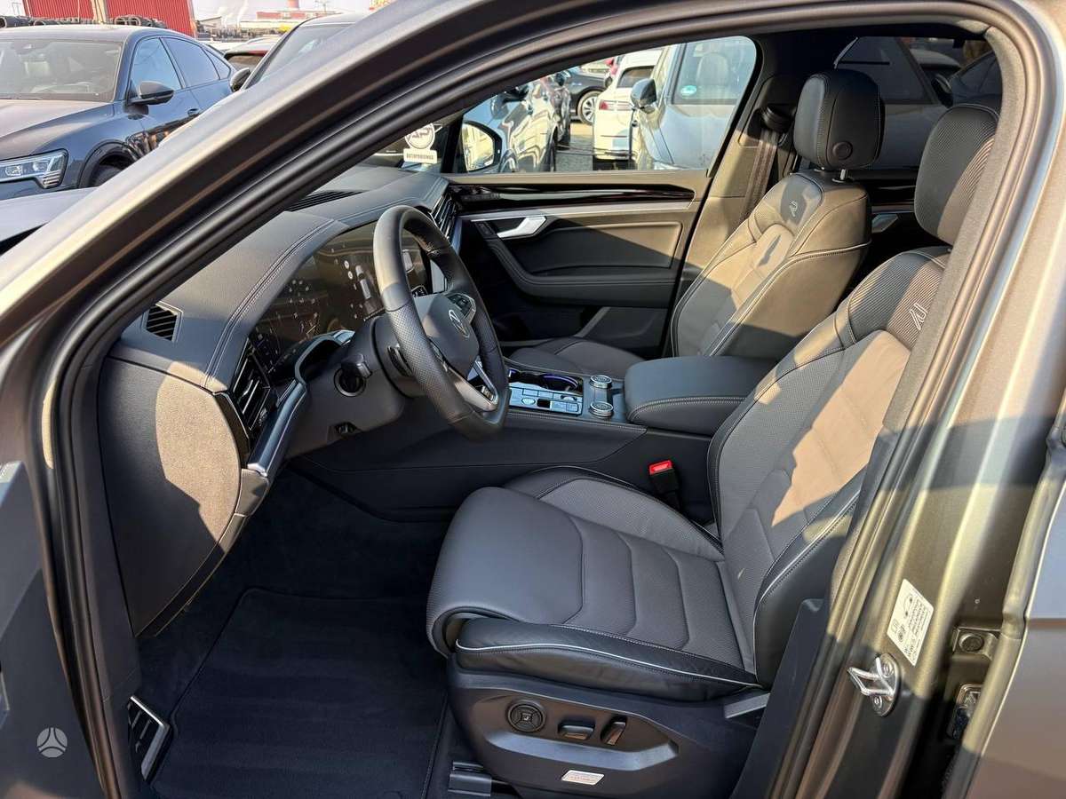 Volkswagen Touareg - 12