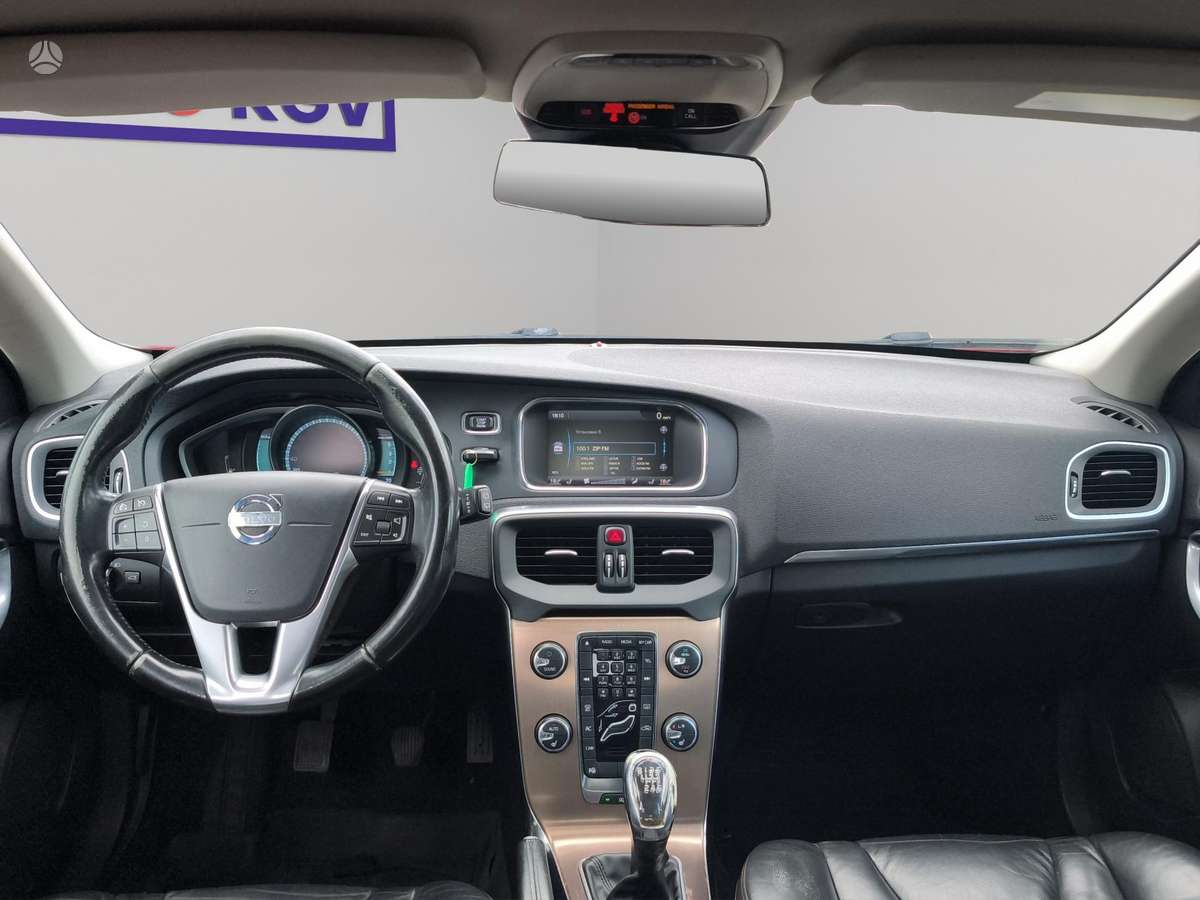 Volvo V40, 1.6 l., hatchback