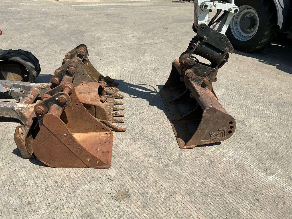 Takeuchi TB 257 FR, mini ekskavatori
