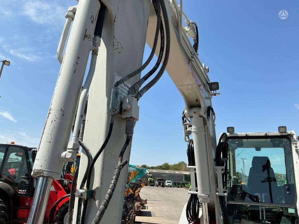 Takeuchi TB 257 FR, mini ekskavatori