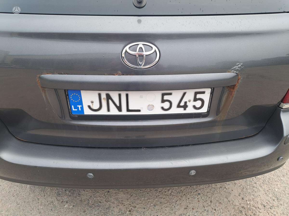 Toyota Avensis - 11