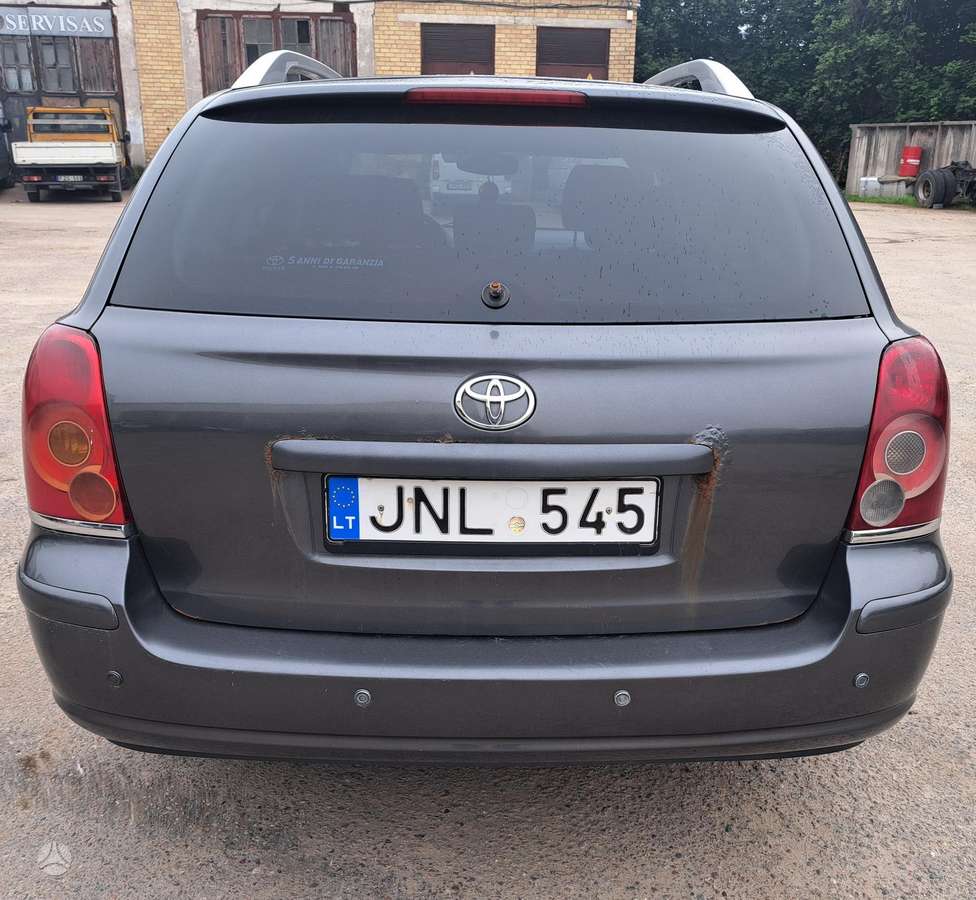 Toyota Avensis - 12