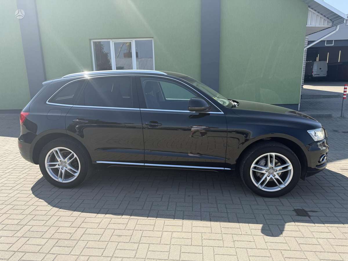 Audi Q5, 2.0 l., off-road / crossover