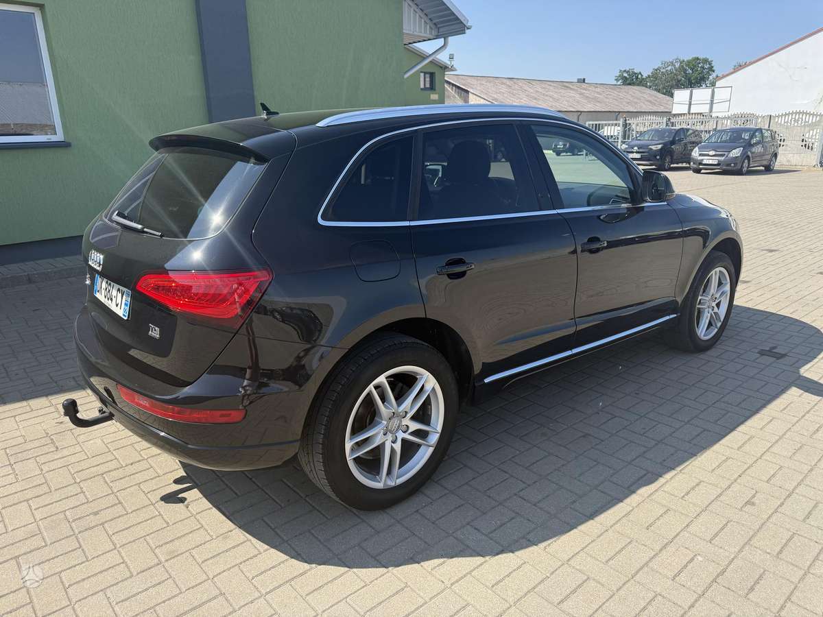 Audi Q5, 2.0 l., off-road / crossover